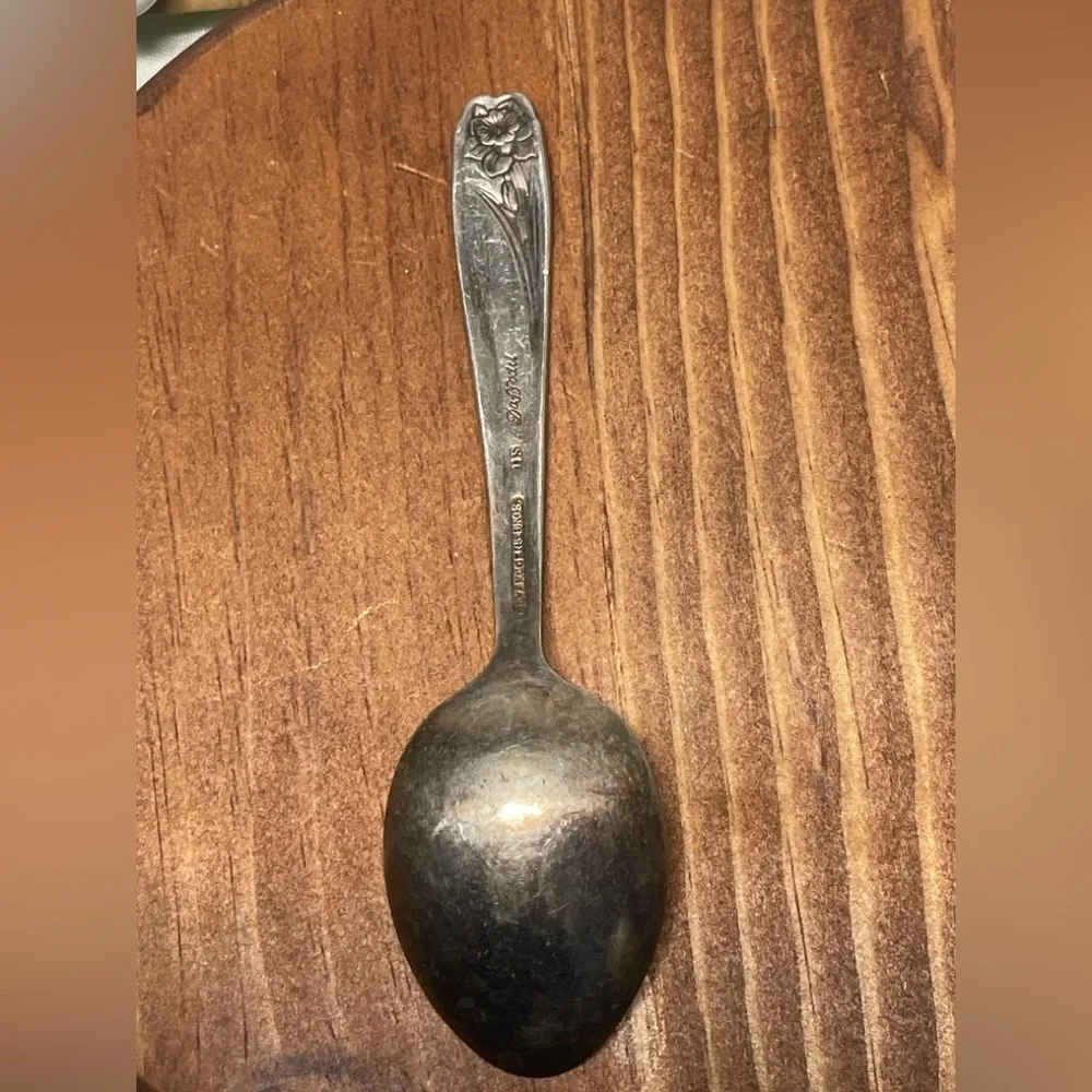 1847 Rogers Bros IS Silverplate Teaspoon –Daffodil Pattern 1950 Vintage Flatware